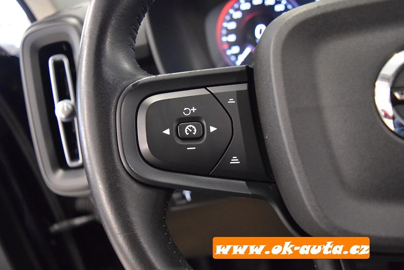 Volvo XC40 T2 MOMENTUM AUTOMAT-DPH - fotka 31 z 50