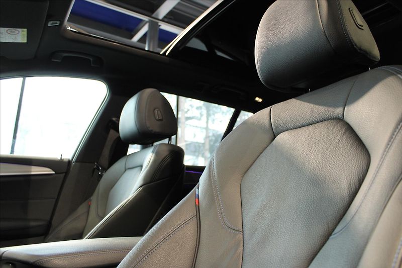 BMW Řada 5 530d xDrive M Sport DAProf/360 - fotka 10 z 35