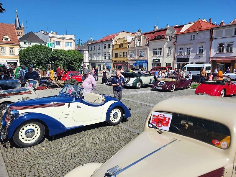 Sodomkovo Vysoké Mýto připomnělo dobu elegantních automobilů a vynikajícího karosářského řemesla.
