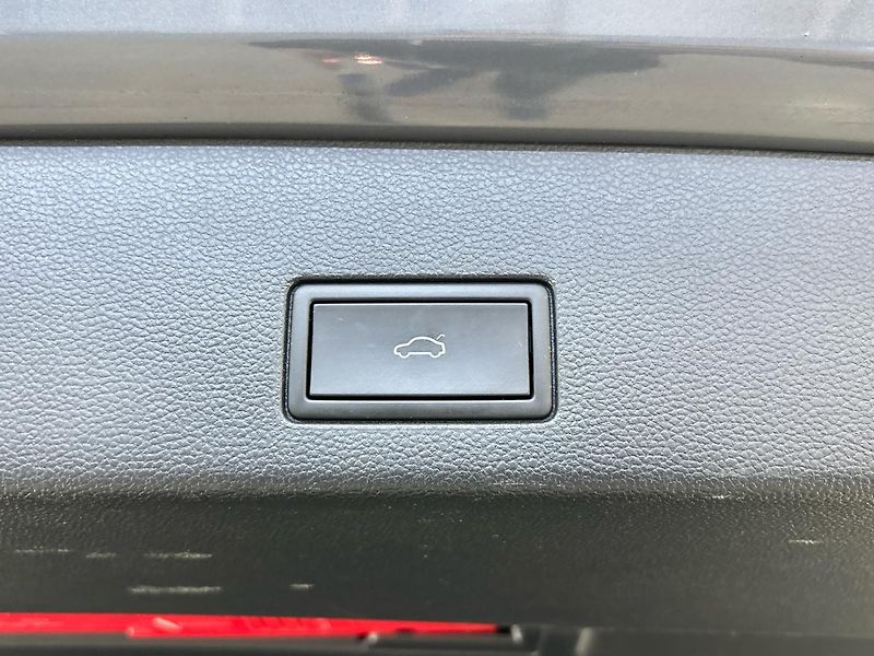 Volkswagen Golf Life DSG - fotka 28 z 29