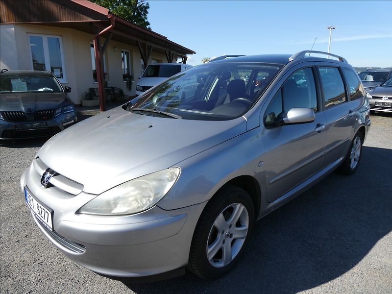 Peugeot 307 1,6 16V 80kW SW 7.míst,PANORAM - fotka 3 z 36