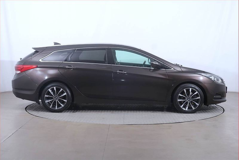 Hyundai i40 (2016) 1.7 CRDi, Serv.kniha, Navi - fotka 6 z 23