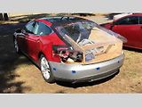 Kuriózně opravená Tesla Model S.