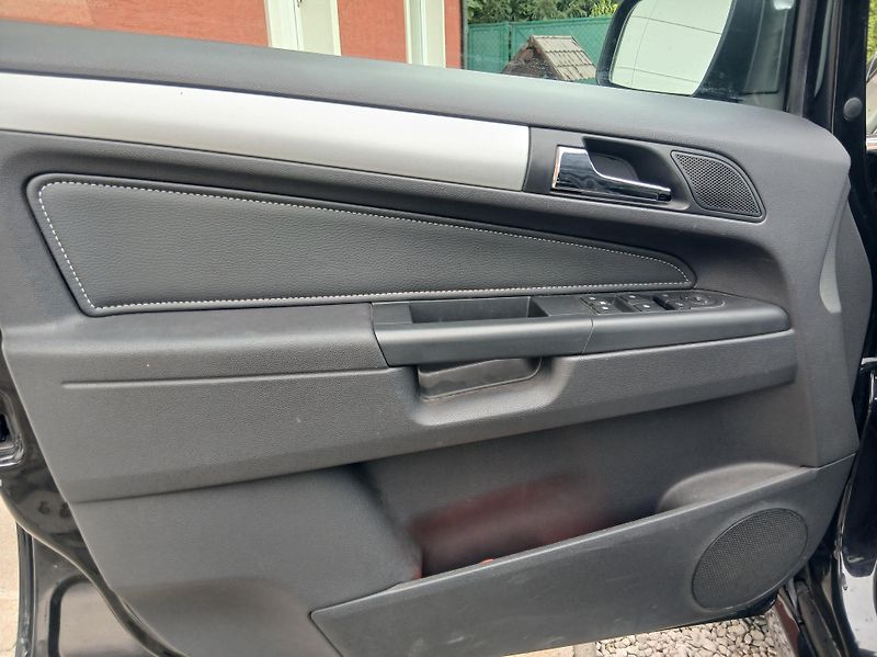 Opel Zafira 1.7 CDTi - fotka 8 z 34