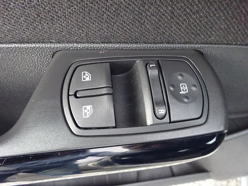Opel Corsa 1.4i 74kW AUTOMAT SERVISKA - fotka 9 z 26