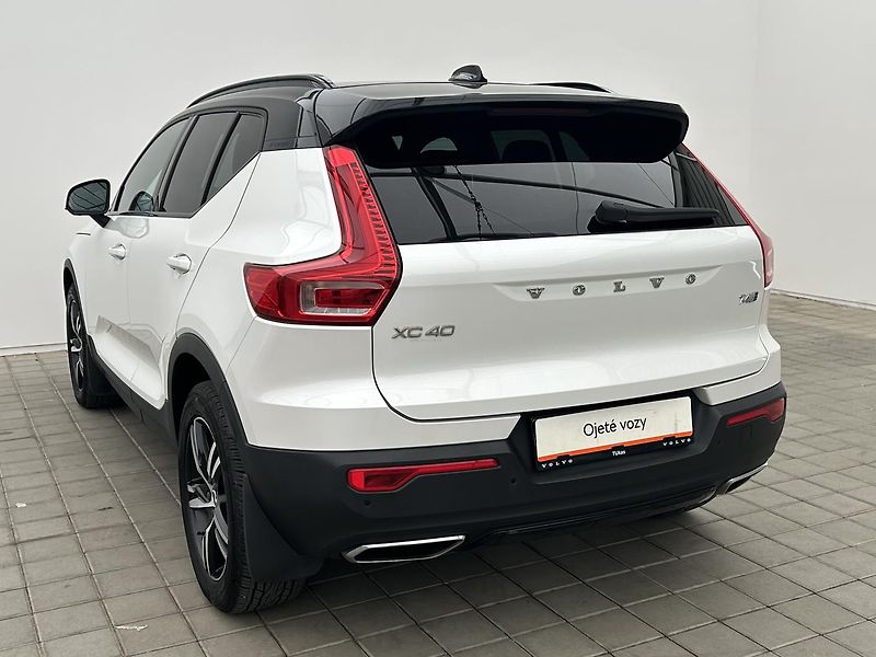 Volvo XC40 2.0 T4 4x4 R-Design - fotka 7 z 30