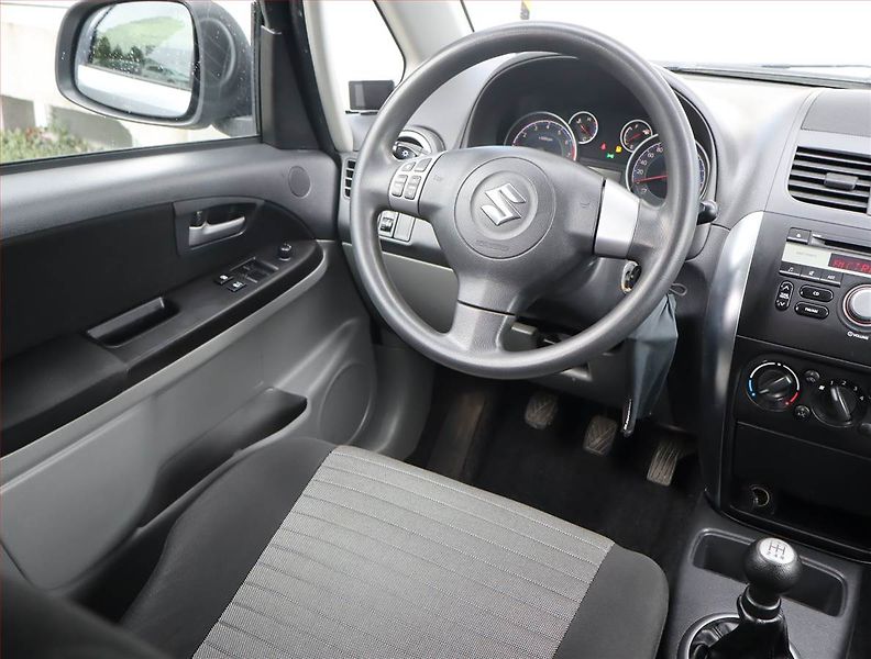 Suzuki SX4 (2010) 1.5 VVT, Park. senzory - fotka 7 z 15