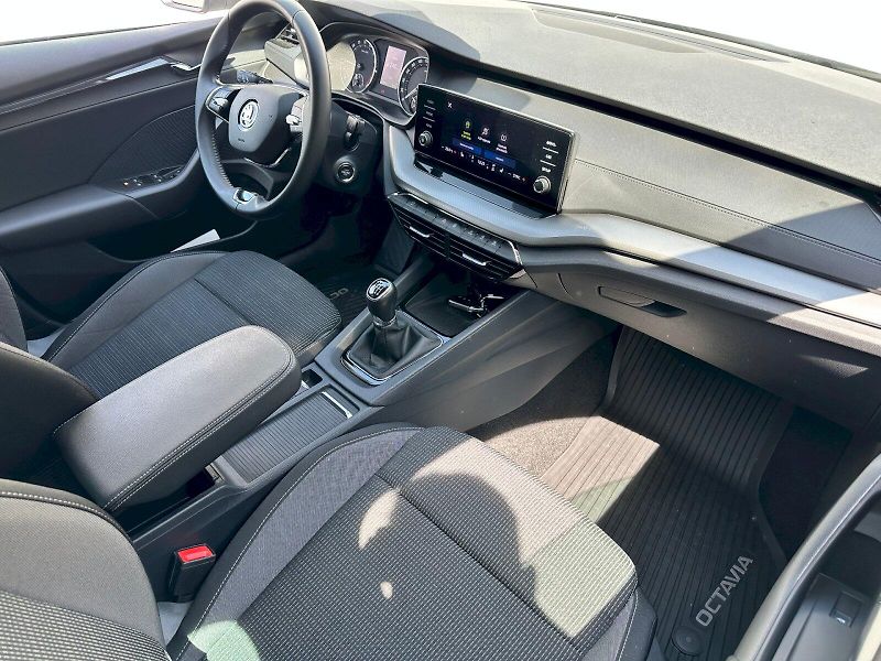 Škoda Octavia (2024) 2.0 TDI 85kW Ambition Combi - fotka 7 z 23