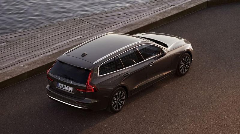 Volvo V60 (2024) PLUS BRIGHT, T6 AWD, 186+107 k - fotografie inzerátu