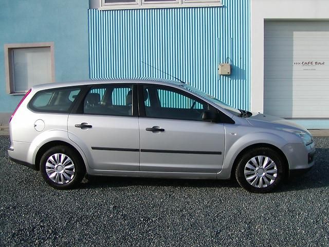 Ford Focus (2006) 1.6TDCi,ESP,EL. SEDAČKY - fotka 4 z 22