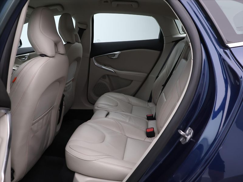 Volvo V40 1,6 D2 115 Summum - fotka 14 z 30
