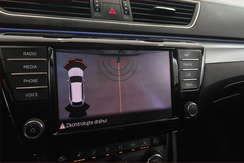 Škoda Superb (2016) Style 1.6 TDI, Kůže, Navi - fotka 16 z 22