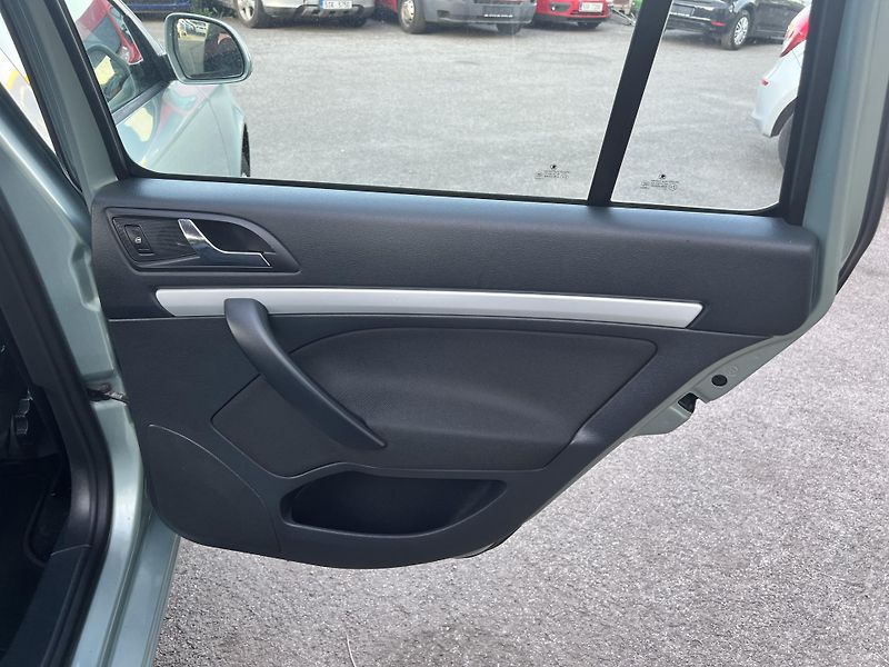 Škoda Octavia 1.4TSI 90KW,DSG,TZ,ELEGANCE - fotka 19 z 39