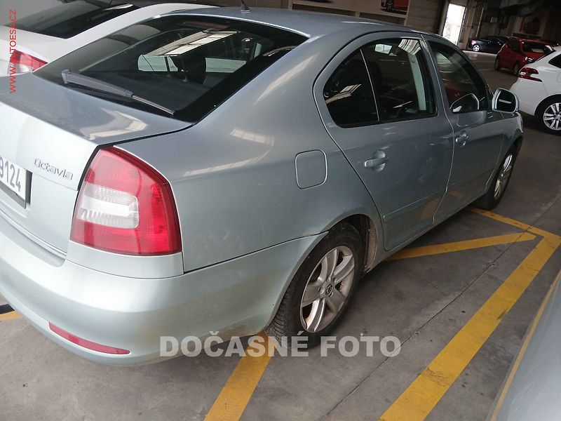 Škoda Octavia (2009) 1.4 TSi, AC, výhřev sed - fotka 2 z 3
