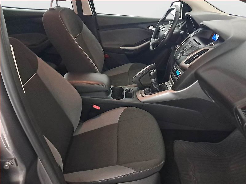 Ford Focus (2012) 1.6 i - fotka 9 z 17