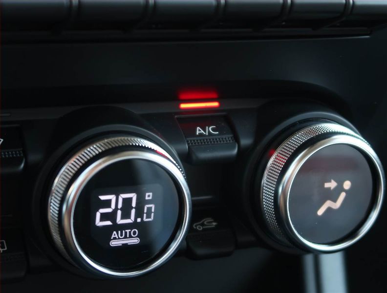 Renault Captur (2024) 1.0 TCe, ČR,1.maj, Serv.kniha - fotka 18 z 21