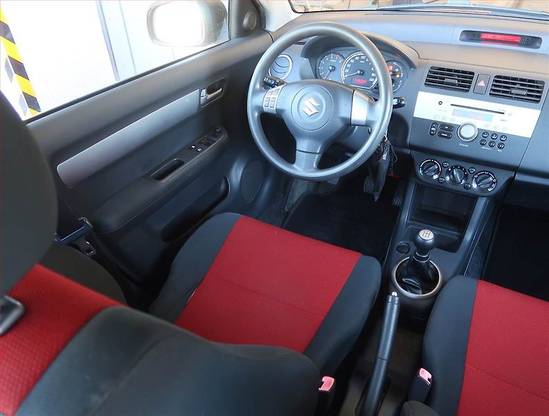 Suzuki Swift (2007) 1.3 i, Serv.kniha, po STK - fotka 7 z 16