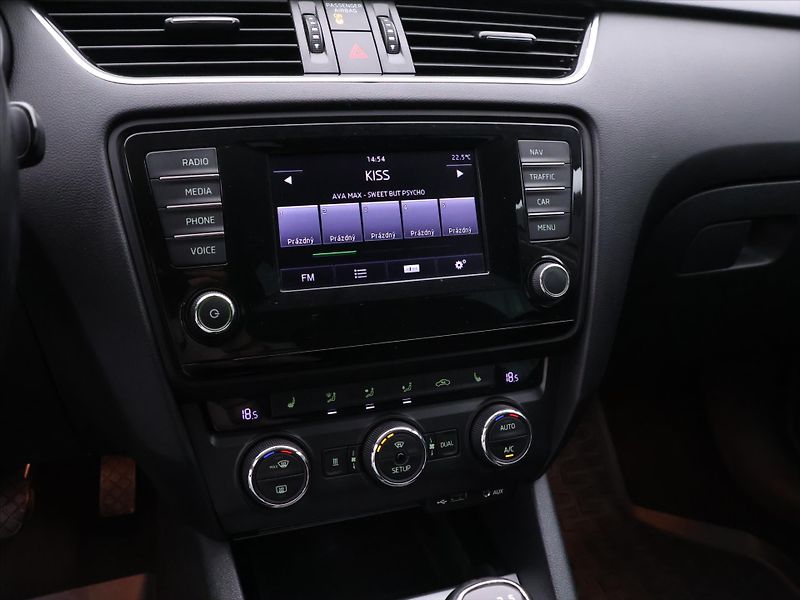 Škoda Octavia 1,6 TDI 77kW Elegance Tažné CZ - fotka 16 z 26