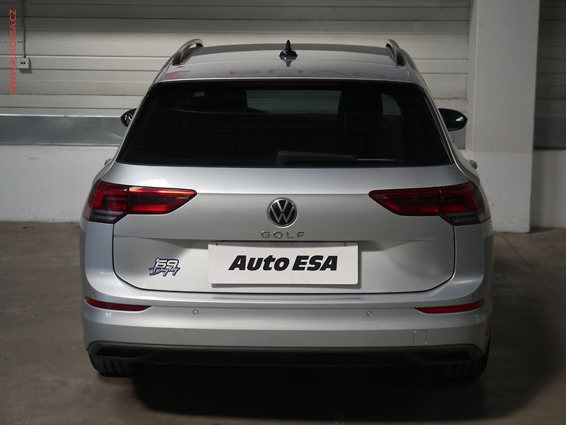 Volkswagen Golf (2021) 1.5 TSi, 2.maj,ČR, LED, park - fotka 5 z 20