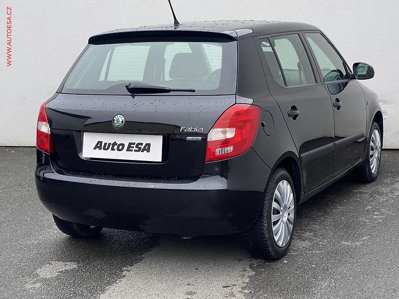 Škoda Fabia (2012) 1.2 TSi, Ambition, šíbr, - fotka 4 z 17