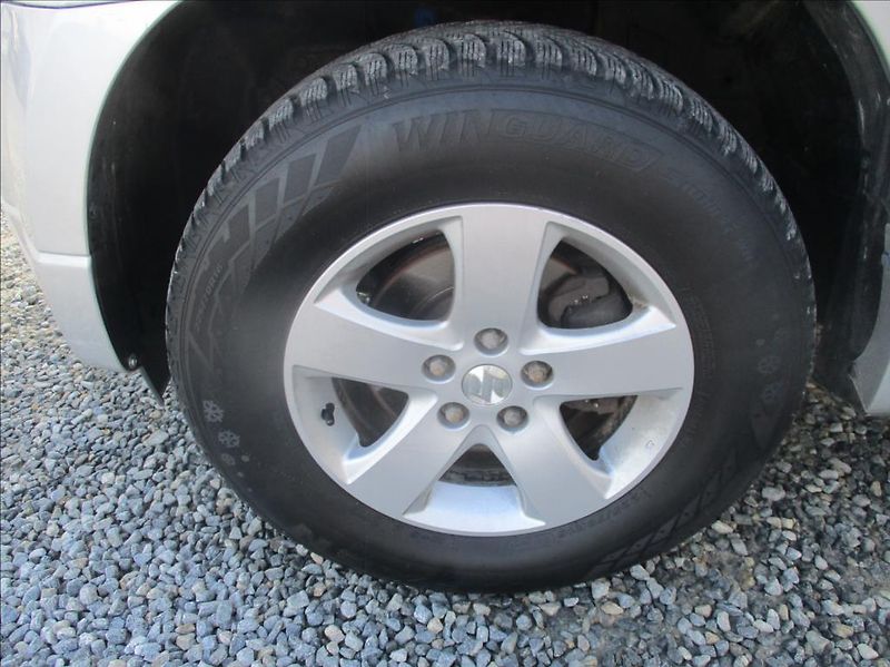 Suzuki Grand Vitara 1,6 i, 4x4,klimatizace,2.maj, - fotka 21 z 22