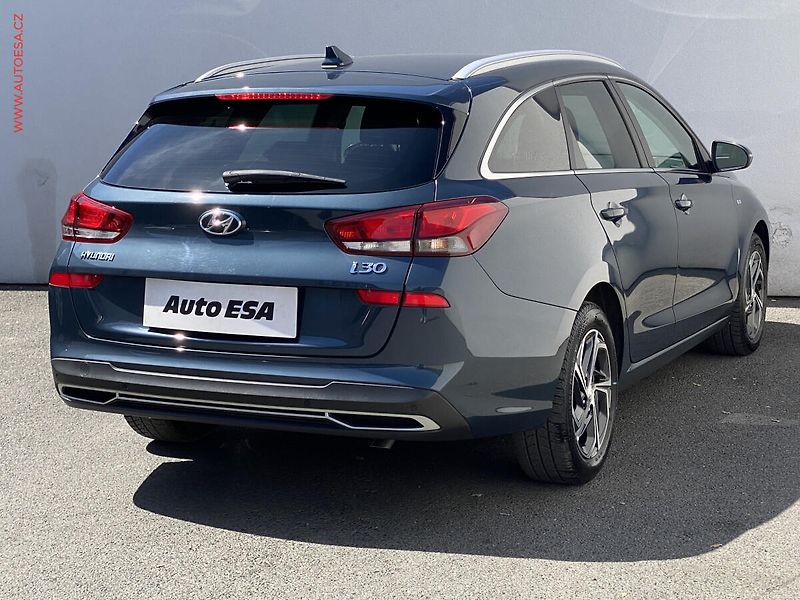 Hyundai i30 (2023) 1.5 T-GDi, ČR, Smart, kamera - fotka 4 z 18