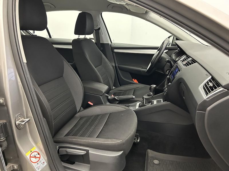 Škoda Octavia 1.0 TSI Ambition Plus Extra - fotka 17 z 22