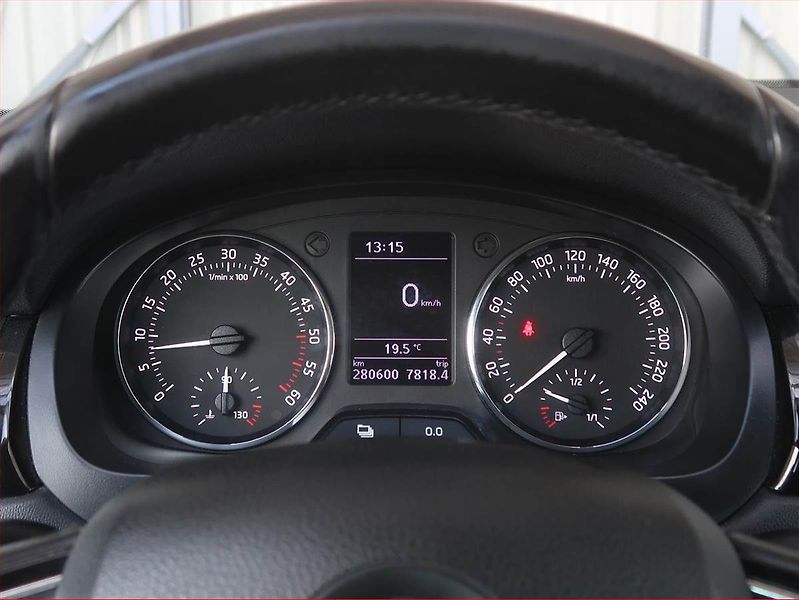 Škoda Rapid (2014) Spaceback 1.6 TDI, Serv.kniha - fotka 11 z 16
