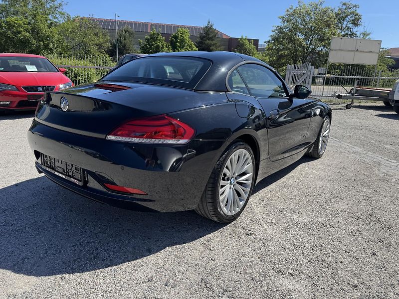 BMW Z4 (2009) 3.0i 190kw Kabrio REZERVACE - fotka 15 z 28