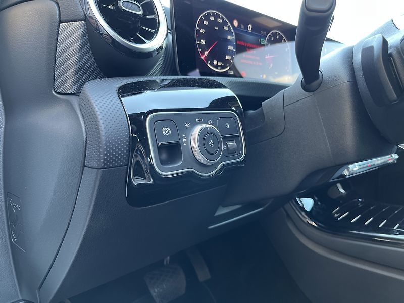Mercedes-Benz Třídy A A-Třída 180 Progressive Editio - fotka 11 z 18