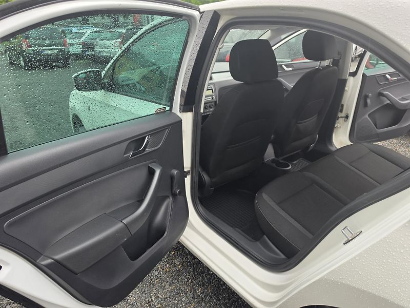 Škoda Rapid 1.2 TSI Park Senzor  - fotka 8 z 18