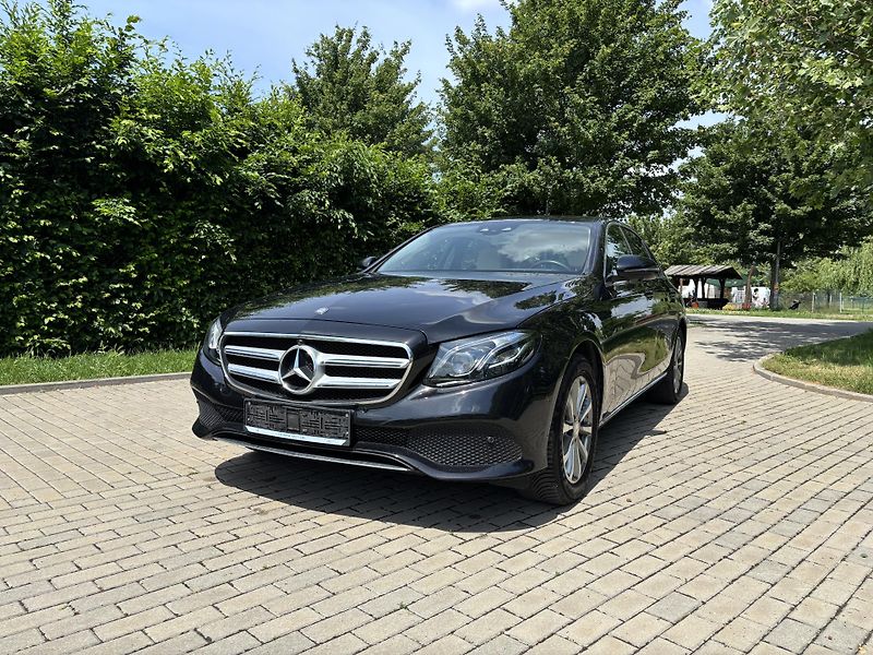 Mercedes-Benz Třídy E E200 135kw 1 maj ČR 52 000 km - fotka 1 z 28
