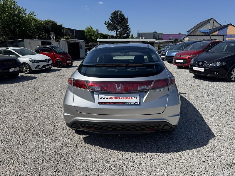 Honda Civic (2006) 1,4i-VTEC,SPORT,rezervace - fotka 5 z 36