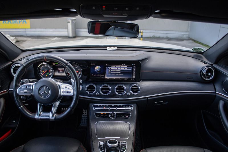 Mercedes-Benz Třídy E (2019) Mercedes-AMG 53 4MATIC+ A/T - fotka 34 z 50
