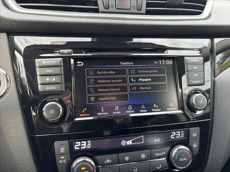 Nissan Qashqai 1,3 DIG-T Tekna PANORAMA TAŽNÉ - fotka 21 z 49