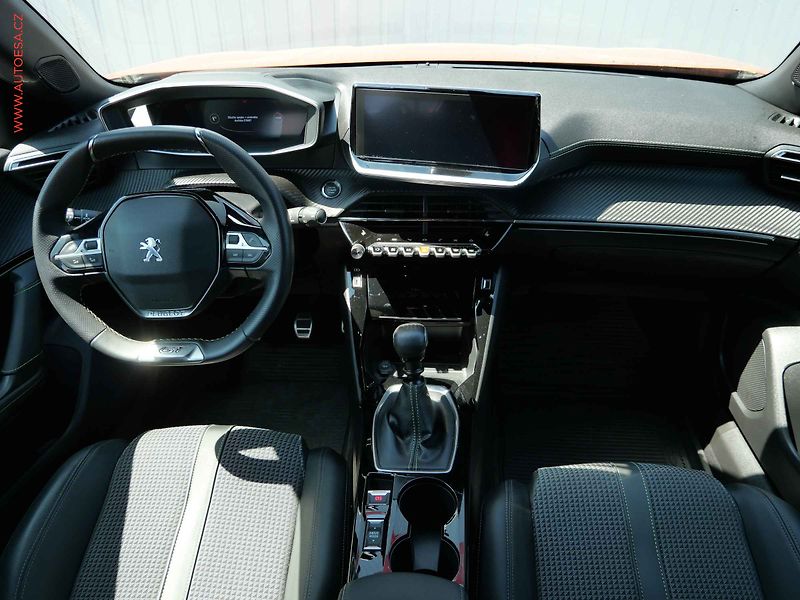 Peugeot 2008 (2021) 1.2T, 1.maj,ČR, GT - fotka 8 z 23