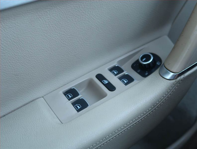 Volkswagen Passat (2011) Highline 2.0 TDI, 4X4 - fotka 20 z 24