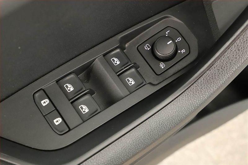 Škoda Karoq (2021) Ambition 2.0 TDI - fotka 18 z 19