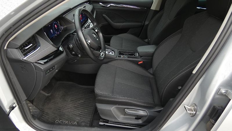 Škoda Octavia 2,0 TDI DSG Style 110 kW - fotka 19 z 23