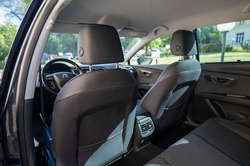Seat Leon TDI DSG Xcellence Kessy Tažné - fotka 13 z 35