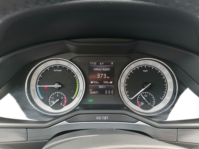 Škoda Superb (2022) IV 1.4 TSi PHEV 160kW - fotka 16 z 30