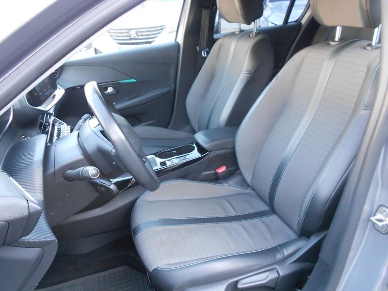 Peugeot 208 1,5HDi Allure ČR 1.maj DPH - fotka 6 z 11