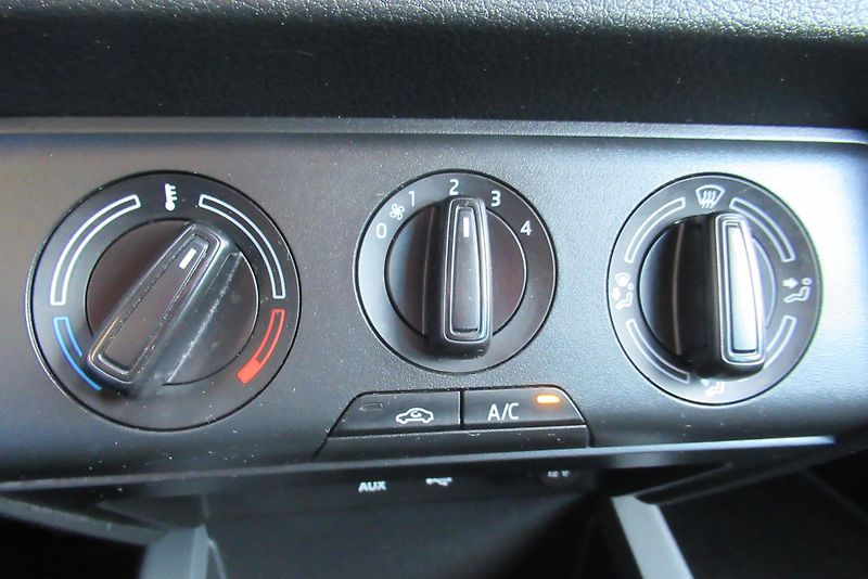 Škoda Fabia 1.0 MPi KLIMA SADA KOL - fotka 14 z 21