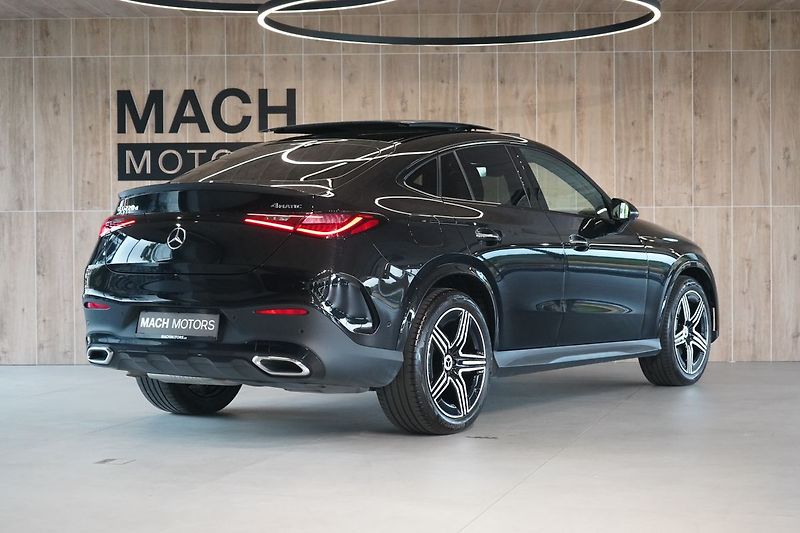 Mercedes-Benz GLC 220d Kupé 4M AMG, Masáž, 360° - fotka 9 z 50