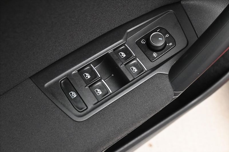 Volkswagen Tiguan 2,0 TDI 110 kW DSG Life Záruka - fotka 26 z 33