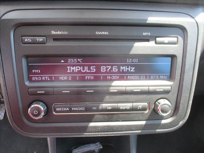 Škoda Roomster 1,2 TSi, aut.klima, serv.kn. - fotka 18 z 34