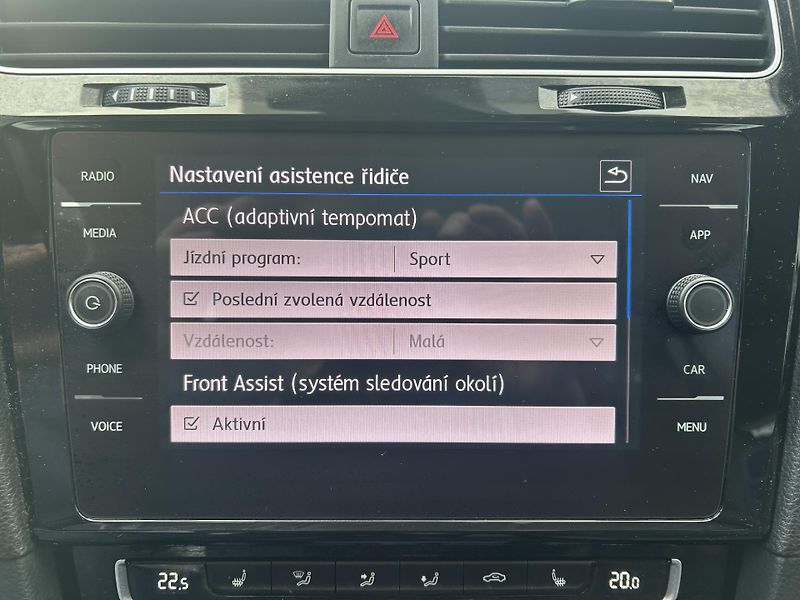 Volkswagen Golf Variant 2,0TDi Highline NAVI LEDMATRIX - fotka 63 z 69