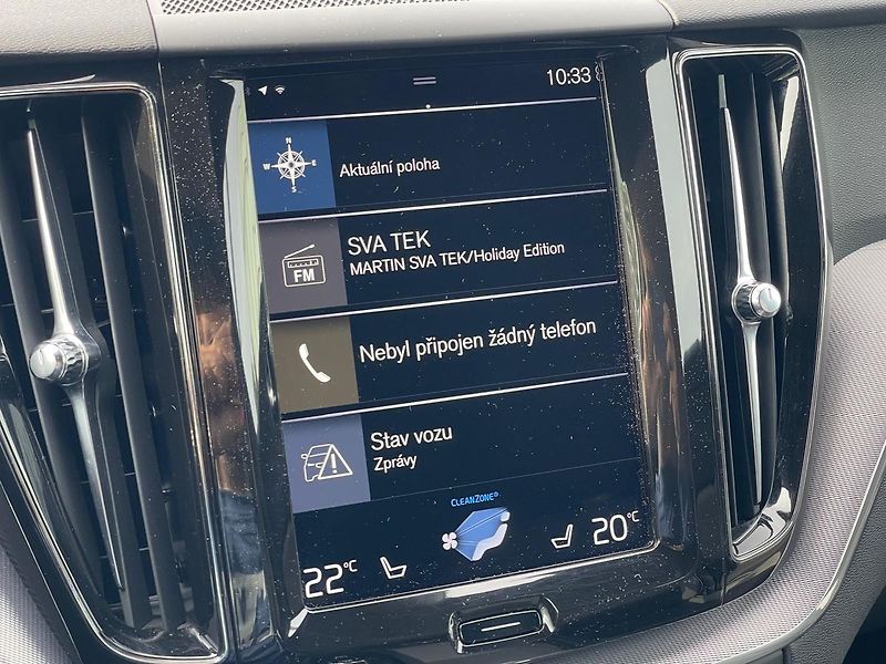 Volvo XC60 B4 AWD R-Design H&K, TZ - fotka 22 z 23