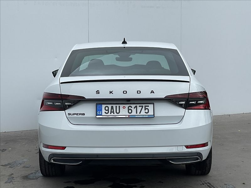 Škoda Superb 2,0 TDI DSG SportLine TAŽNÉ - fotka 23 z 23