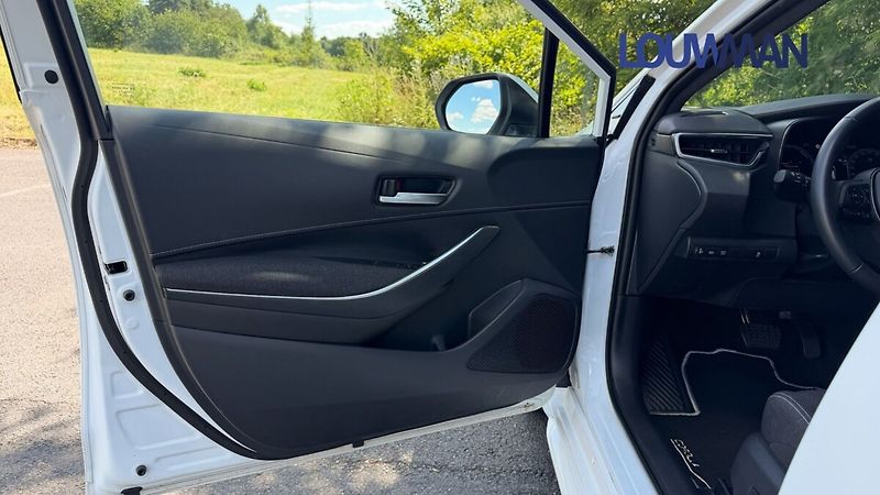 Toyota Corolla 2.0 HEV e-CVT COMFORT TECH - fotka 13 z 24